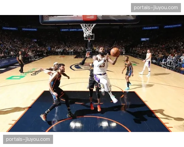 雷霆首节逼出湖人8次失误 防守压迫性联盟顶级